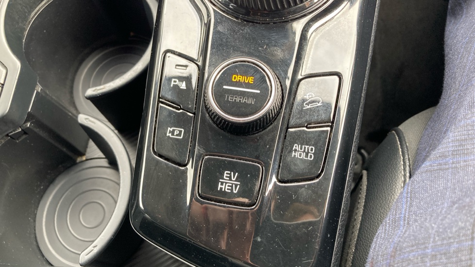Kia Sportage 1.6T GDi PHEV 3 5dr Auto AWD Estate - Image 36