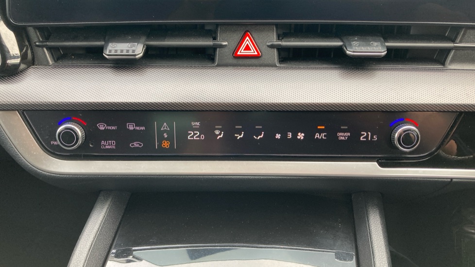 Kia Sportage 1.6T GDi PHEV 3 5dr Auto AWD Estate - Image 38