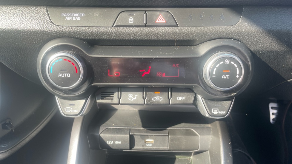 Kia Stonic 1.0T GDi 48V GT-Line S 5dr DCT Petrol Estate - Image 26