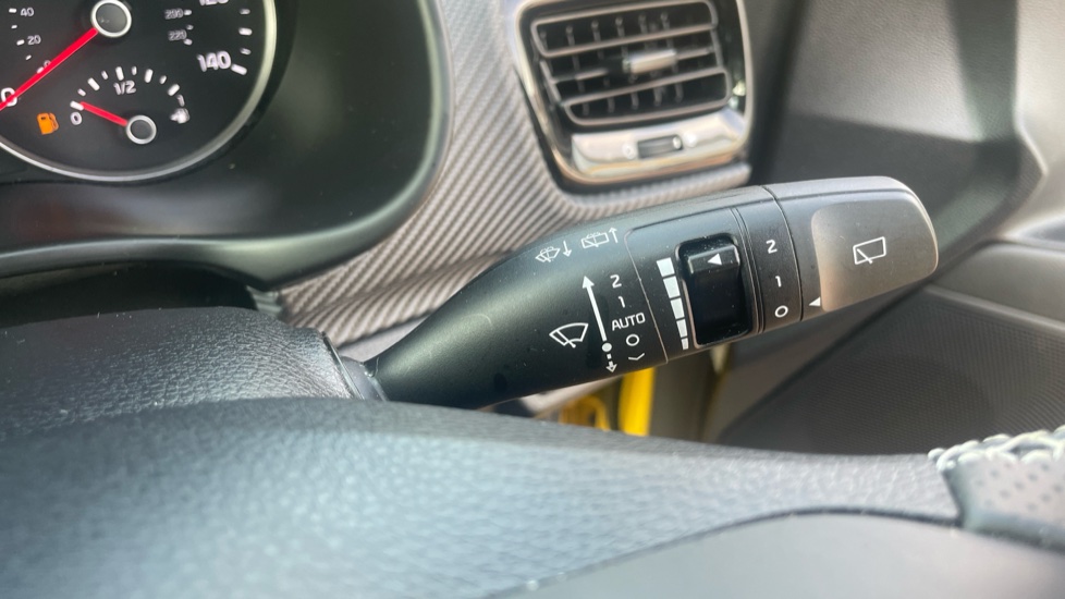 Kia Stonic 1.0T GDi 48V GT-Line S 5dr DCT Petrol Estate - Image 35