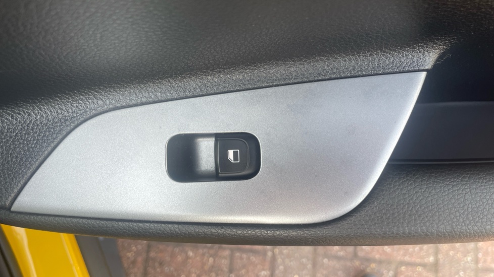 Kia Stonic 1.0T GDi 48V GT-Line S 5dr DCT Petrol Estate - Image 40