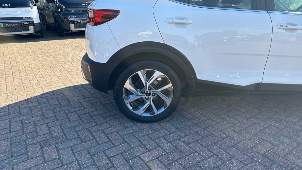 Kia Stonic 1.0T GDi 48V GT-Line S 5dr DCT Petrol Estate - Image 34