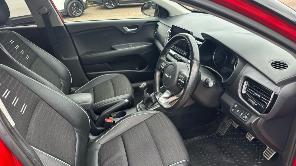 Kia Stonic 1.0T GDi 48V GT-Line S 5dr Petrol Estate - Image 9