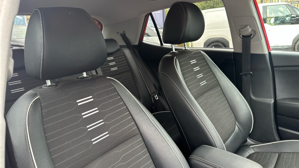 Kia Stonic 1.0T GDi 48V GT-Line S 5dr Petrol Estate - Image 15