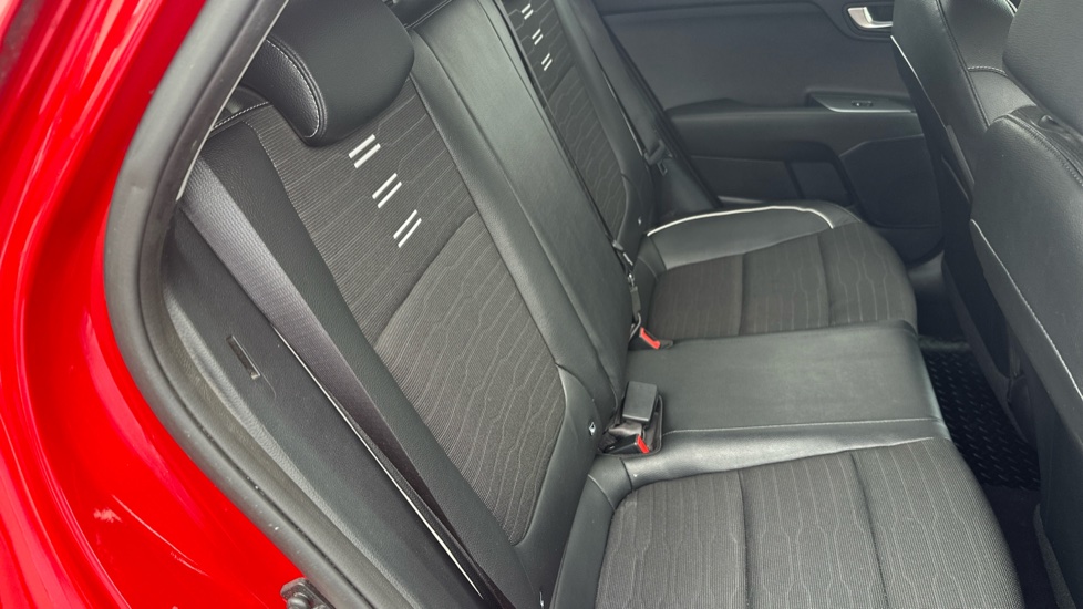 Kia Stonic 1.0T GDi 48V GT-Line S 5dr Petrol Estate - Image 16
