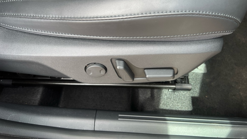 Kia Niro 1.6 GDi 127 Hybrid 4 5dr DCT Hybrid Estate - Image 35