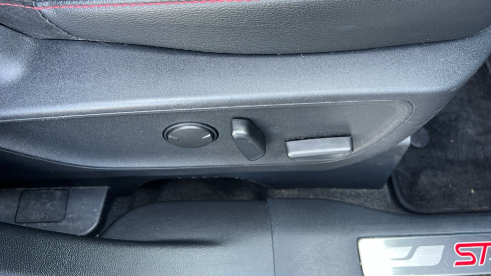 Ford Kuga 1.5 EcoBoost 150 ST-Line Edition 5dr Petrol Estate - Image 33