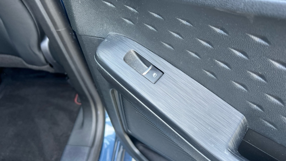 Ford Kuga 1.5 EcoBoost 150 ST-Line Edition 5dr Petrol Estate - Image 35