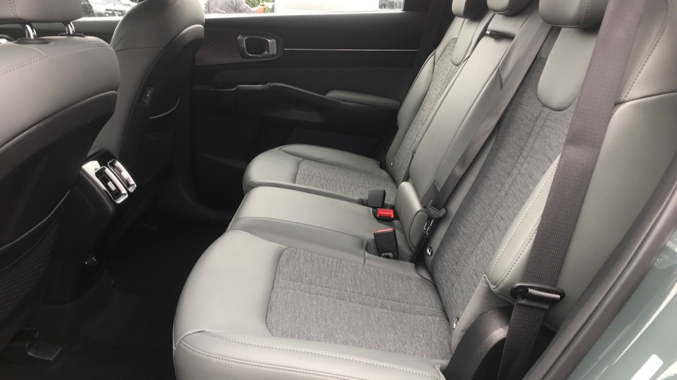 Kia Sorento 1.6 T-GDi HEV 2 5dr Auto Hybrid Station Wagon - Image 16