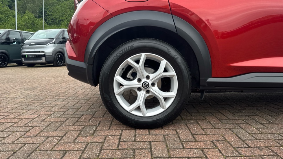 Nissan Juke 1.0 DiG-T N-Connecta 5dr DCT Petrol Hatchback - Image 7