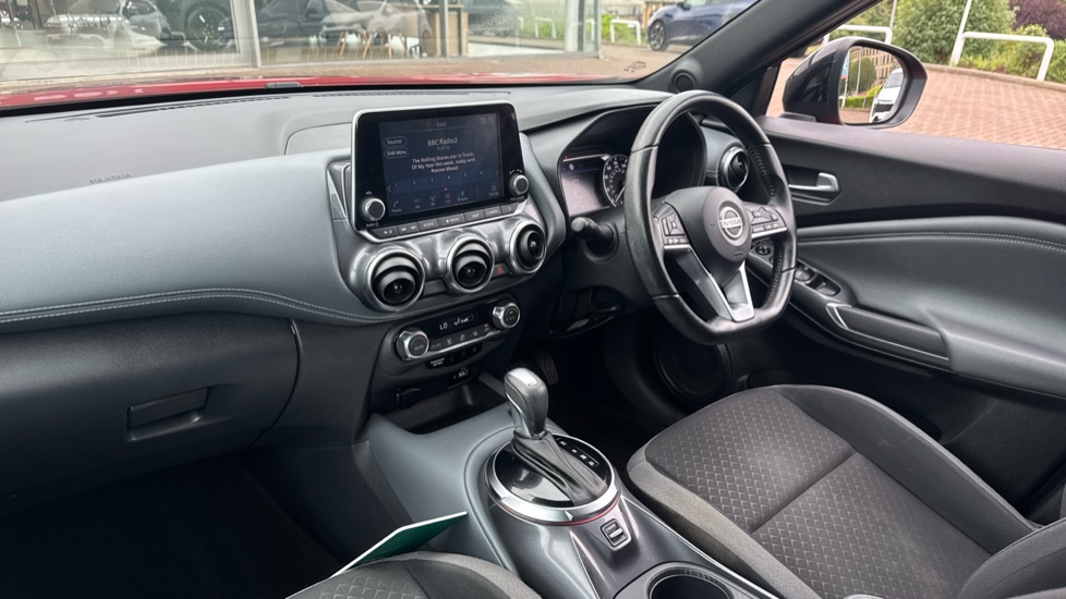 Nissan Juke 1.0 DiG-T N-Connecta 5dr DCT Petrol Hatchback - Image 9