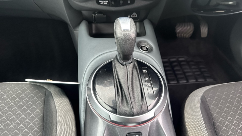 Nissan Juke 1.0 DiG-T N-Connecta 5dr DCT Petrol Hatchback - Image 13