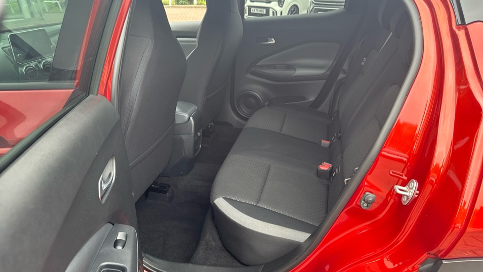 Nissan Juke 1.0 DiG-T N-Connecta 5dr DCT Petrol Hatchback - Image 16