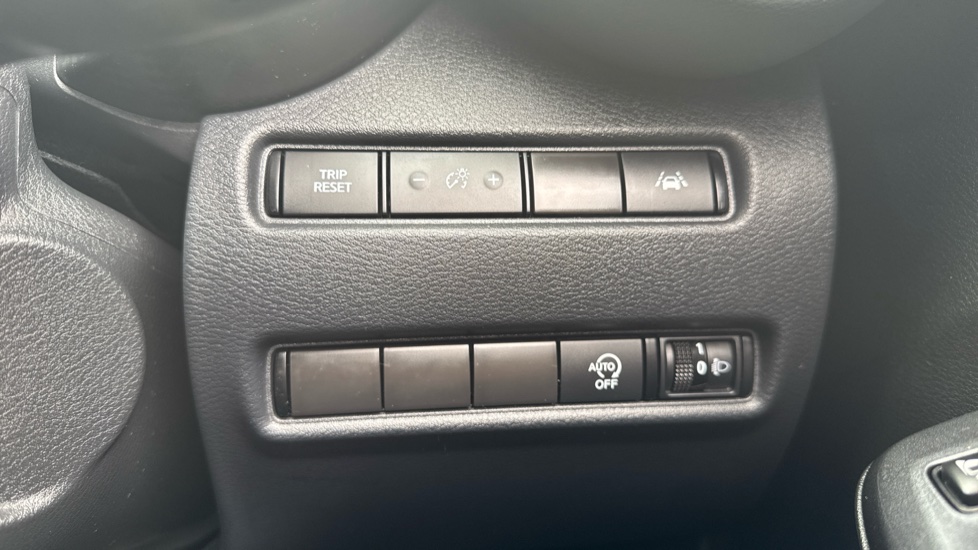 Nissan Juke 1.0 DiG-T N-Connecta 5dr DCT Petrol Hatchback - Image 23
