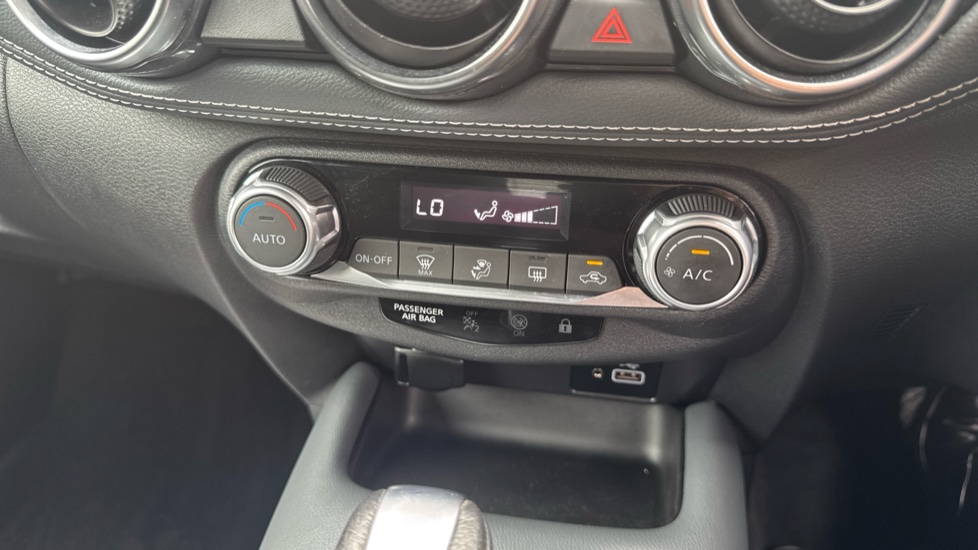 Nissan Juke 1.0 DiG-T N-Connecta 5dr DCT Petrol Hatchback - Image 32