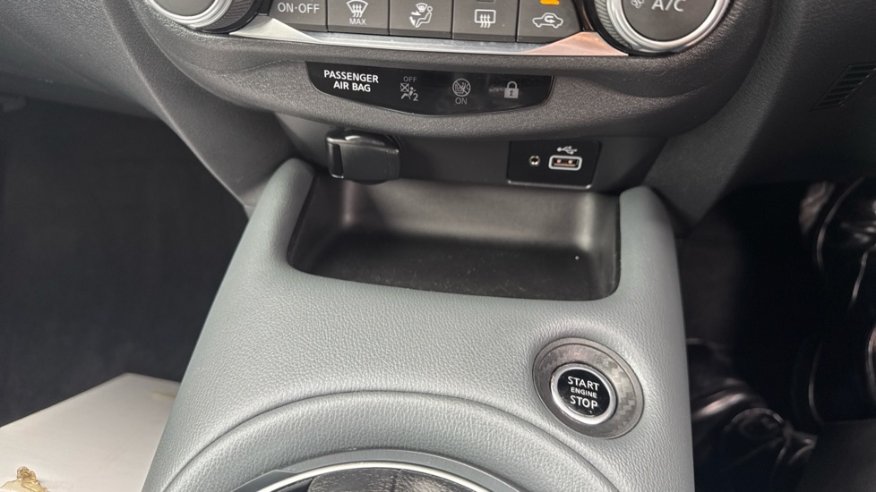 Nissan Juke 1.0 DiG-T N-Connecta 5dr DCT Petrol Hatchback - Image 33