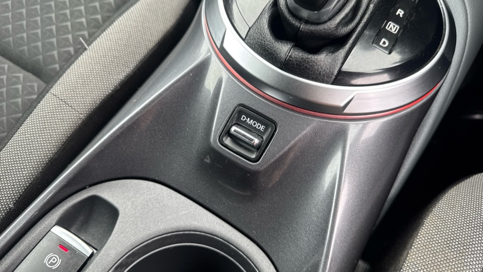 Nissan Juke 1.0 DiG-T N-Connecta 5dr DCT Petrol Hatchback - Image 35