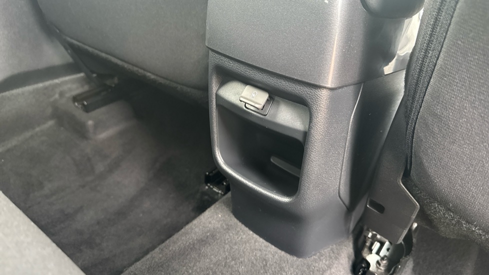Nissan Juke 1.0 DiG-T N-Connecta 5dr DCT Petrol Hatchback - Image 38