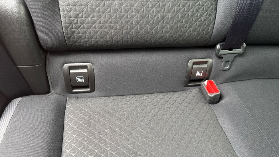Nissan Juke 1.0 DiG-T N-Connecta 5dr DCT Petrol Hatchback - Image 39