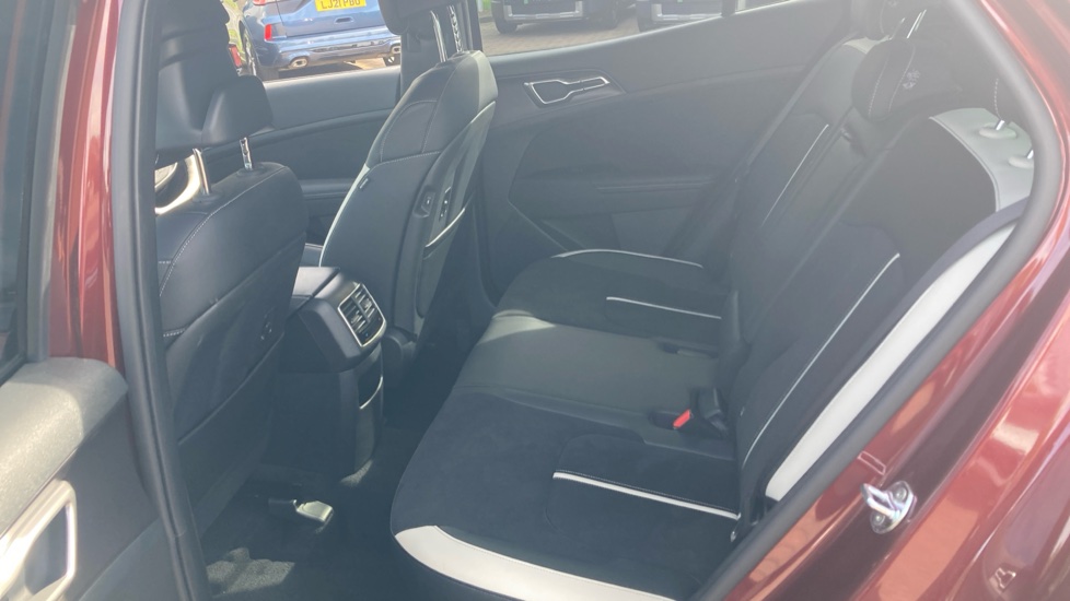 Kia Sportage 1.6T GDi HEV GT-Line 5dr Auto Hybrid Estate - Image 16