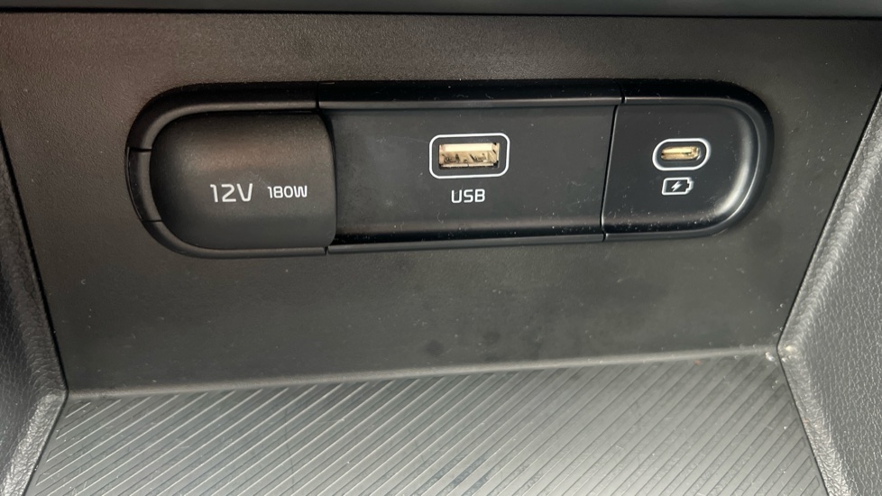 Kia Sportage 1.6T GDi ISG Launch Edition 5dr Petrol Estate - Image 27