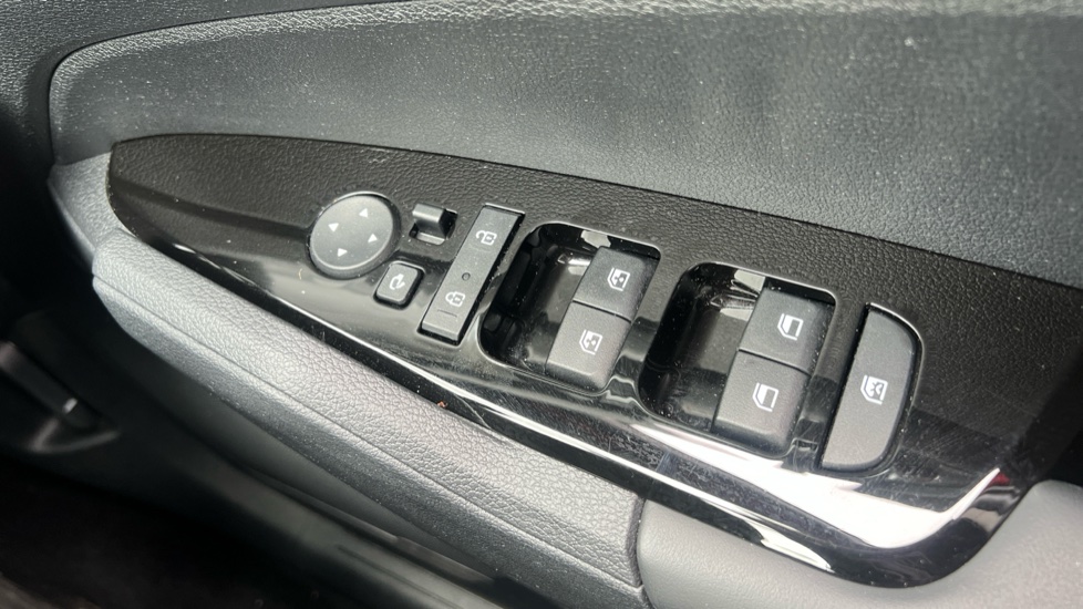 Kia Sportage 1.6T GDi ISG Launch Edition 5dr Petrol Estate - Image 32