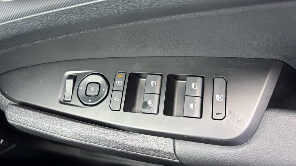 Kia Sportage 1.6T GDi HEV Pure 5dr Auto Hybrid Estate - Image 38