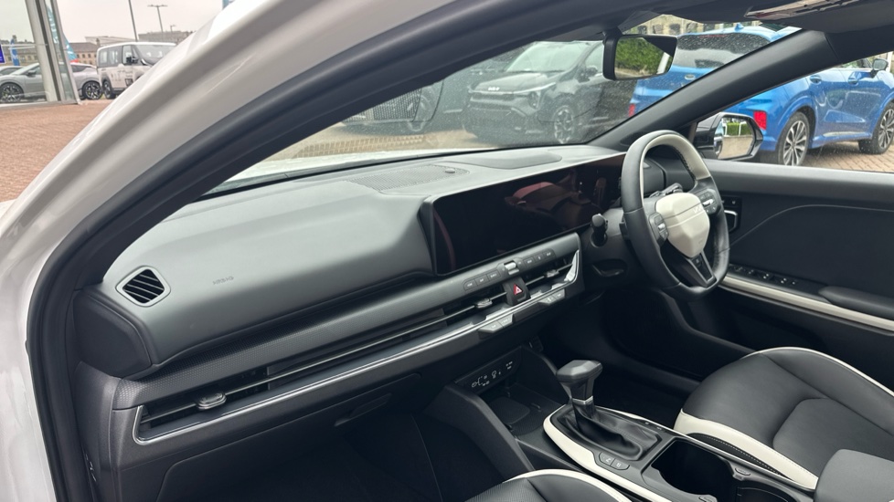 Kia K4 1.0T-GDi 115 48V GT-Line S 5dr DCT Petrol Hatchback - Image 9