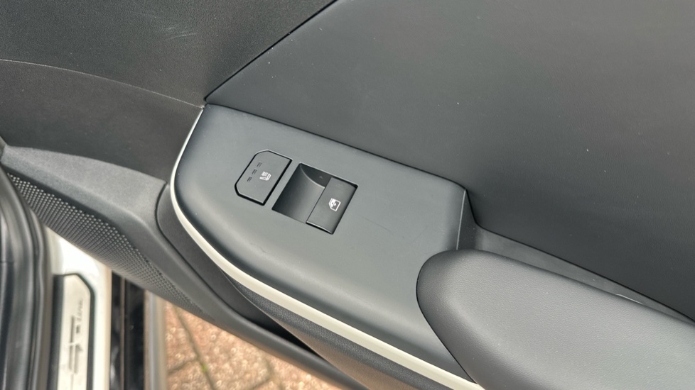 Kia K4 1.0T-GDi 115 48V GT-Line S 5dr DCT Petrol Hatchback - Image 35