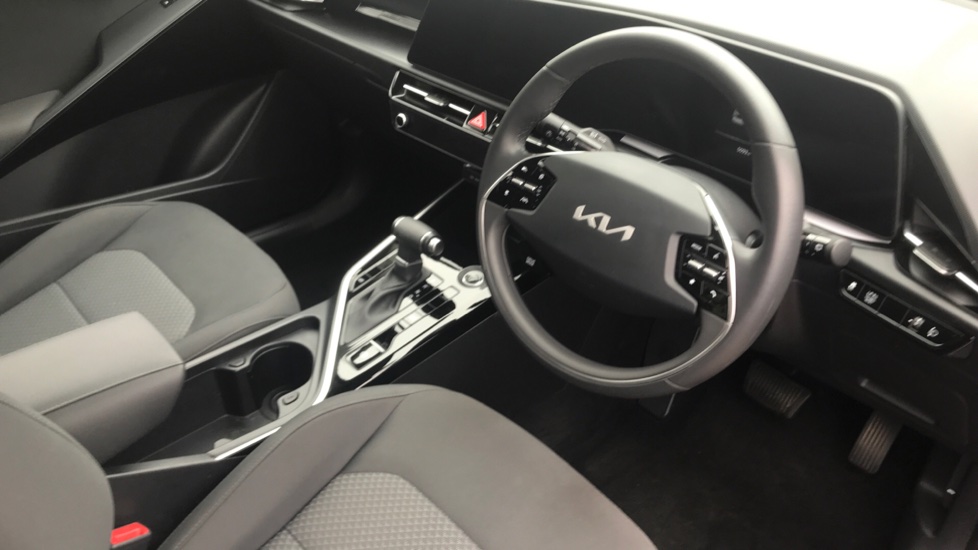Kia Niro 1.6 GDi 136 Hybrid Pure 5dr DCT Hybrid Estate - Image 11