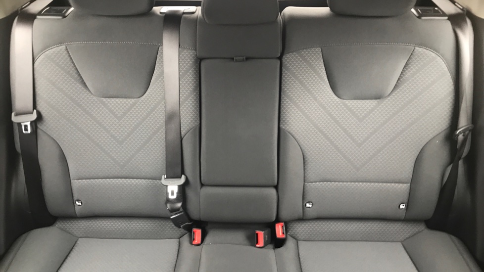 Kia Niro 1.6 GDi 136 Hybrid Pure 5dr DCT Hybrid Estate - Image 15