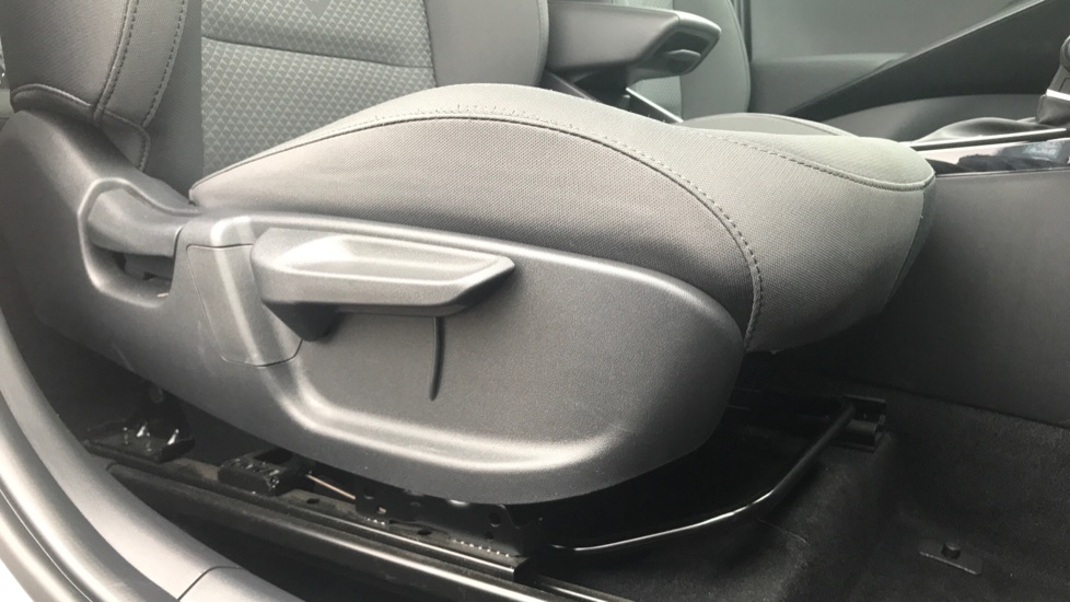 Kia Niro 1.6 GDi 136 Hybrid Pure 5dr DCT Hybrid Estate - Image 23