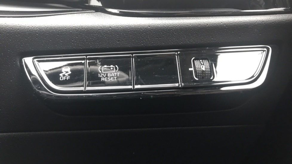 Kia Niro 1.6 GDi 136 Hybrid Pure 5dr DCT Hybrid Estate - Image 35