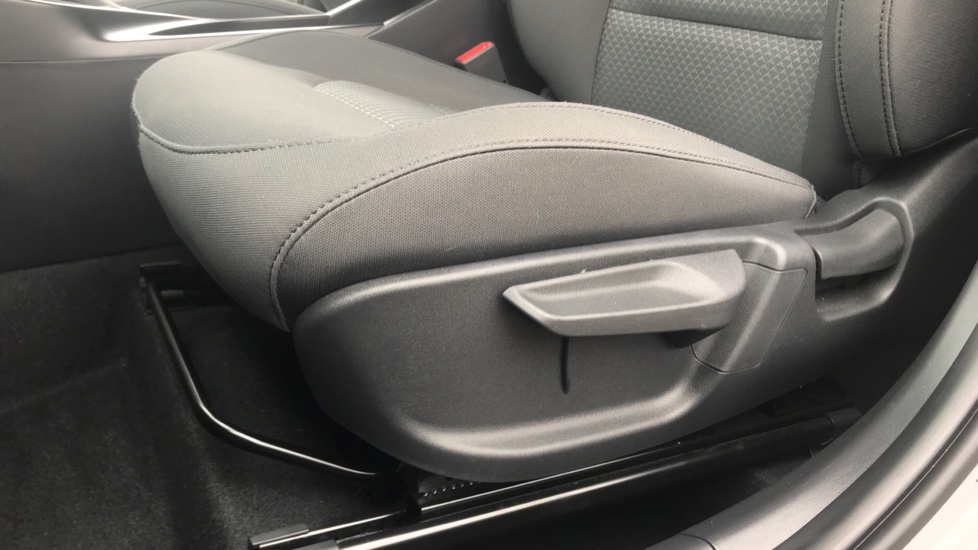Kia Niro 1.6 GDi 136 Hybrid Pure 5dr DCT Hybrid Estate - Image 38