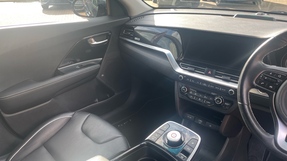 Kia E-Niro 150kW 4 64kWh 5dr Auto Electric Estate - Image 14