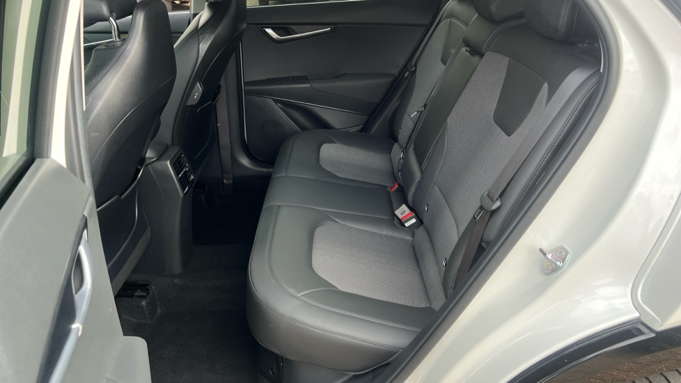 Kia Niro 1.6 GDi 127 Hybrid 3 5dr DCT Hybrid Estate - Image 16