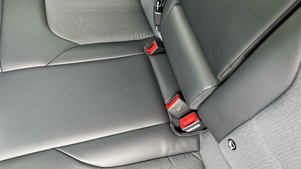 Kia Niro 1.6 GDi 127 Hybrid 3 5dr DCT Hybrid Estate - Image 17