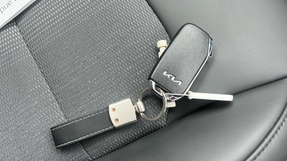 Kia Niro 1.6 GDi 127 Hybrid 3 5dr DCT Hybrid Estate - Image 20