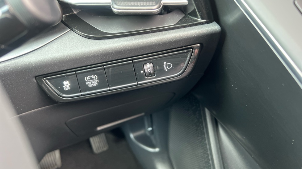 Kia Niro 1.6 GDi 127 Hybrid 3 5dr DCT Hybrid Estate - Image 26