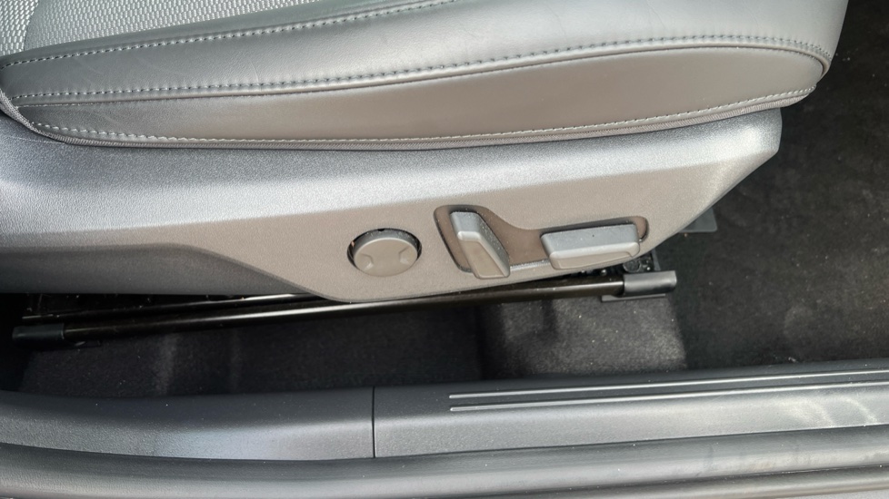 Kia Niro 1.6 GDi 127 Hybrid 3 5dr DCT Hybrid Estate - Image 36