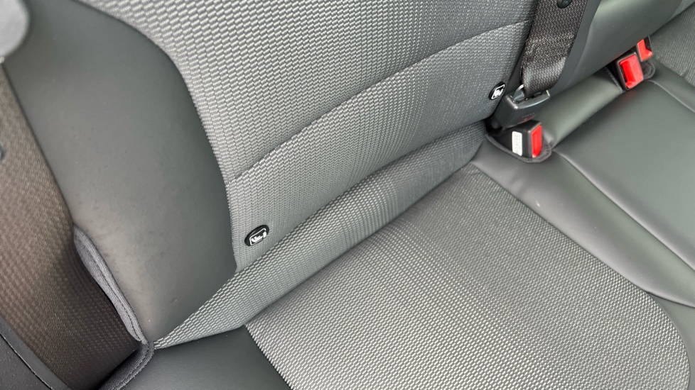 Kia Niro 1.6 GDi 127 Hybrid 3 5dr DCT Hybrid Estate - Image 39