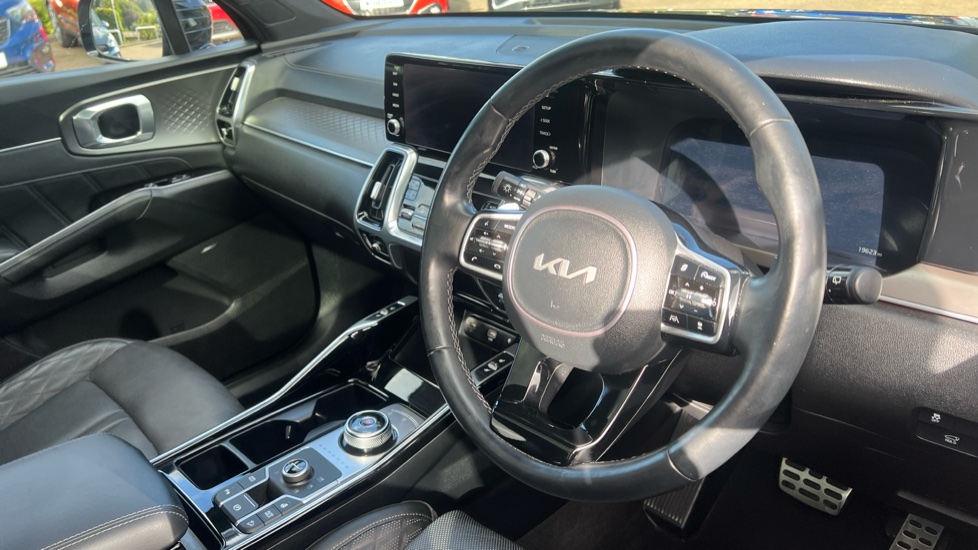Kia Sorento 1.6 T-GDi HEV Edition 5dr Auto Hybrid Station Wagon - Image 11