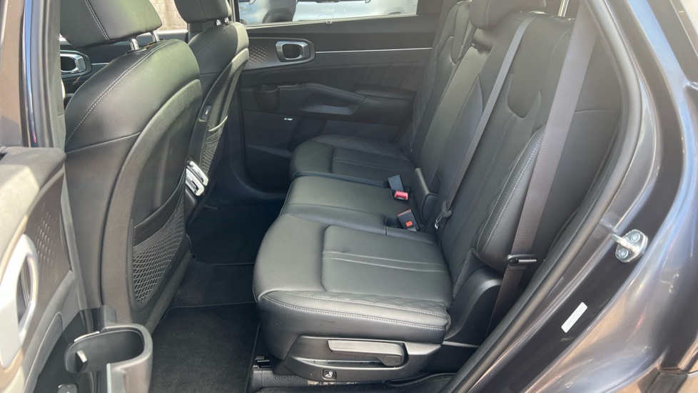Kia Sorento 1.6 T-GDi HEV Edition 5dr Auto Hybrid Station Wagon - Image 16