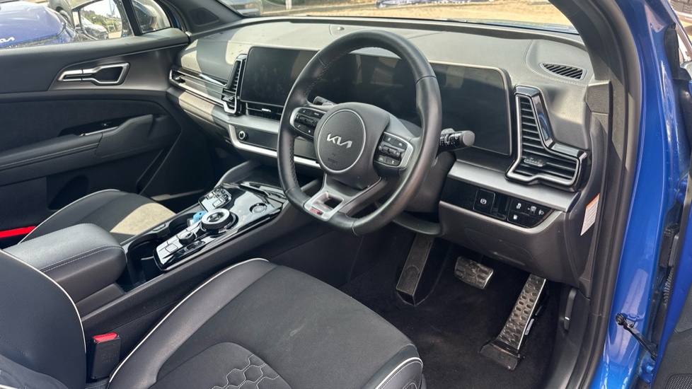 Kia Sportage 1.6T GDi 241 PHEV GT-Line 5dr Auto AWD Estate - Image 10