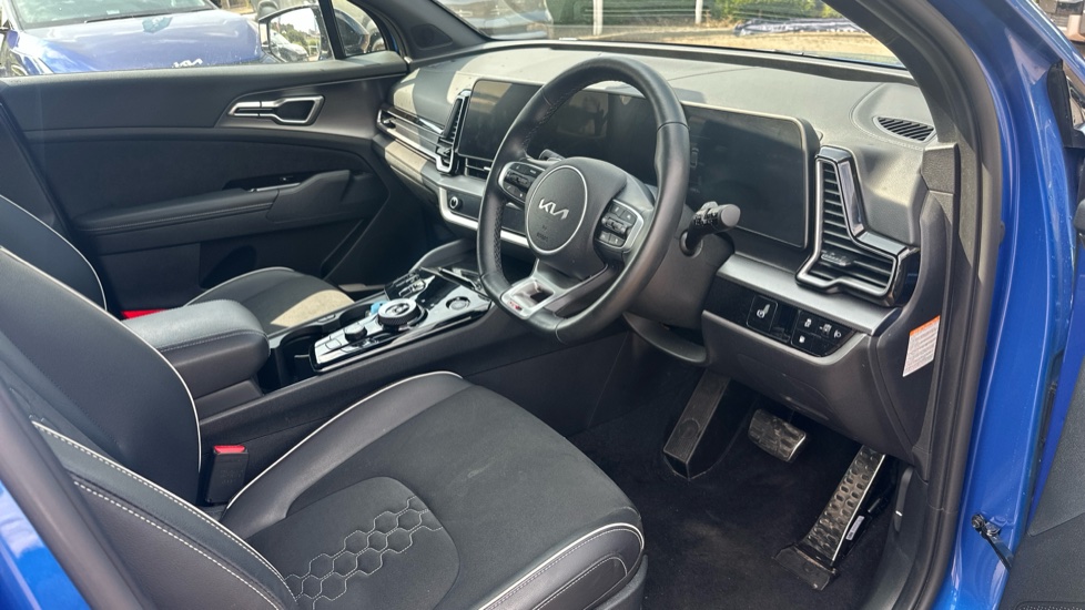 Kia Sportage 1.6T GDi 241 PHEV GT-Line 5dr Auto AWD Estate - Image 11
