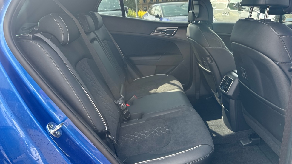 Kia Sportage 1.6T GDi 241 PHEV GT-Line 5dr Auto AWD Estate - Image 16