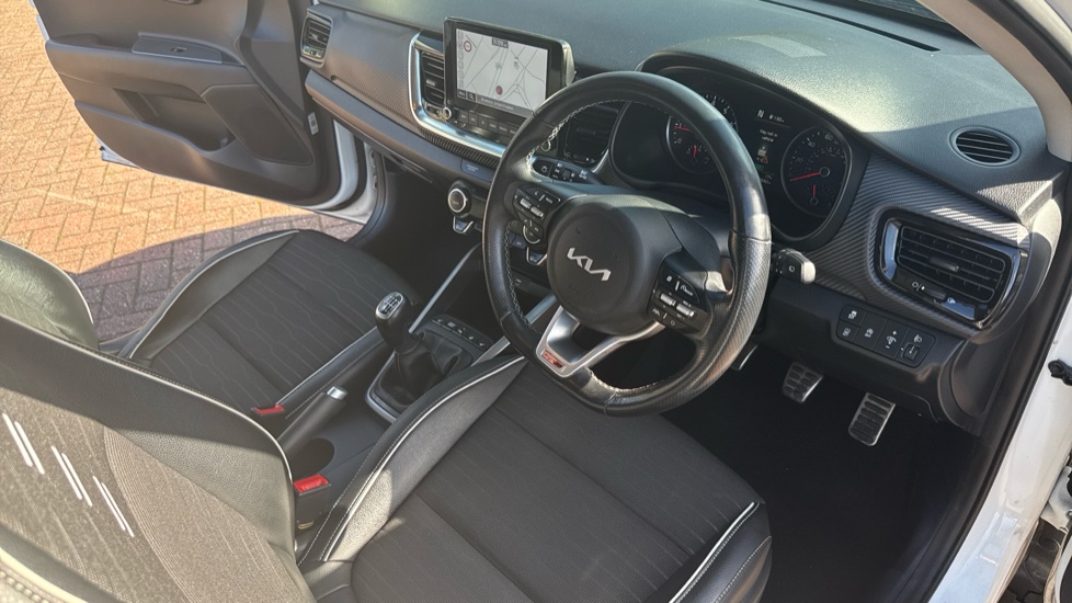 Kia Stonic 1.0T GDi 48V GT-Line S 5dr Petrol Estate - Image 11