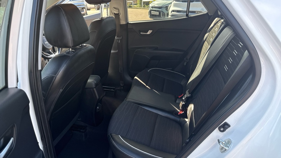 Kia Stonic 1.0T GDi 48V GT-Line S 5dr Petrol Estate - Image 16