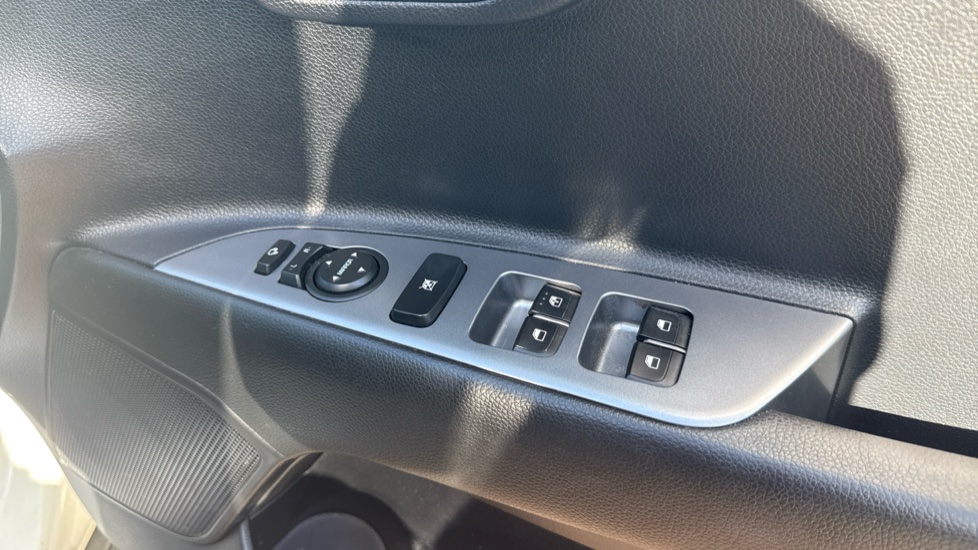 Kia Stonic 1.0T GDi 48V GT-Line S 5dr Petrol Estate - Image 21