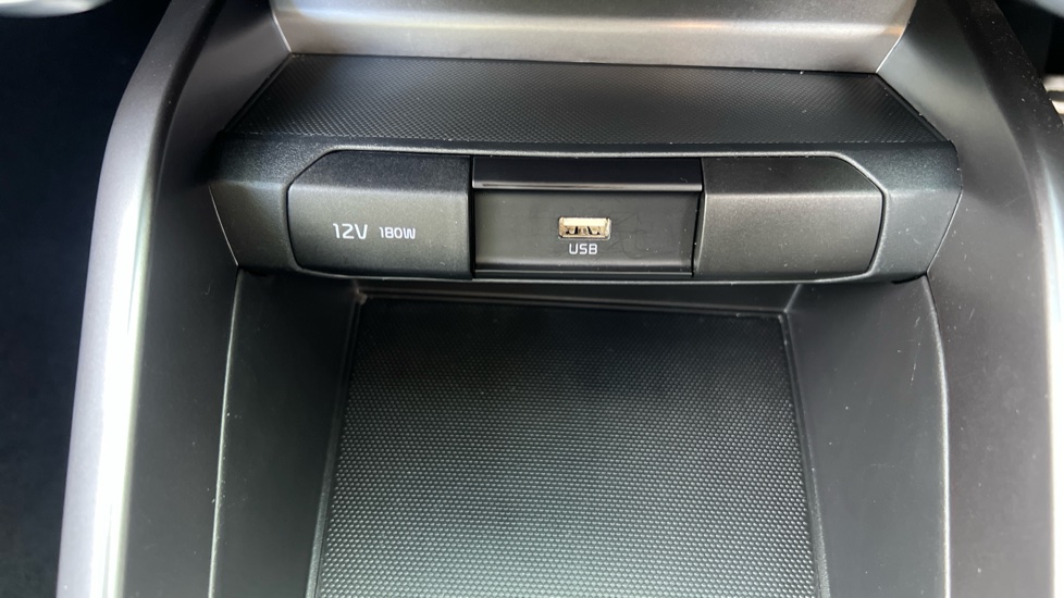 Kia Stonic 1.0T GDi 99 GT-Line 5dr Petrol Estate - Image 28
